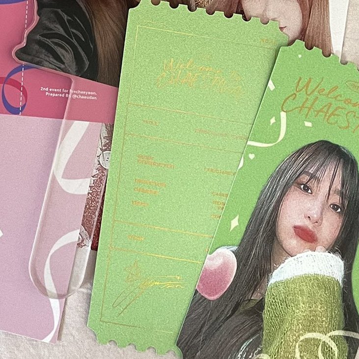 생일 당일인 내일(1/11일)은 
각 카페당 16분께(총 32명) 랜덤으로 오리지널 티켓을 드립니다!

오리지널 티켓 뒷면에 있는 큐알코드도 꼭 확인해주세요🤍 

(기존 특전인 틴케이스와 포토프랍도 있으니 엽서 뒷면을 꼭! 확인해주세요)