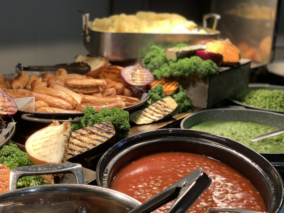 NathanSimms17's tweet image. Back with a bang (er). Inset’s a go at Queen’s, ready to welcome the children back tomorrow. @HhRgulley @chefJordanHH @HHGchambers @QueensTaunton @HolroydHowe