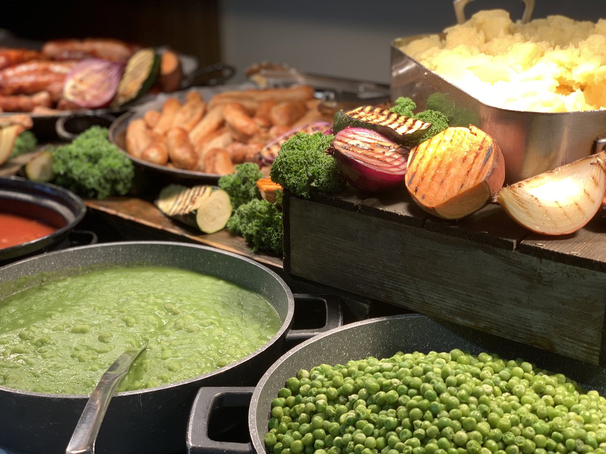 NathanSimms17's tweet image. Back with a bang (er). Inset’s a go at Queen’s, ready to welcome the children back tomorrow. @HhRgulley @chefJordanHH @HHGchambers @QueensTaunton @HolroydHowe