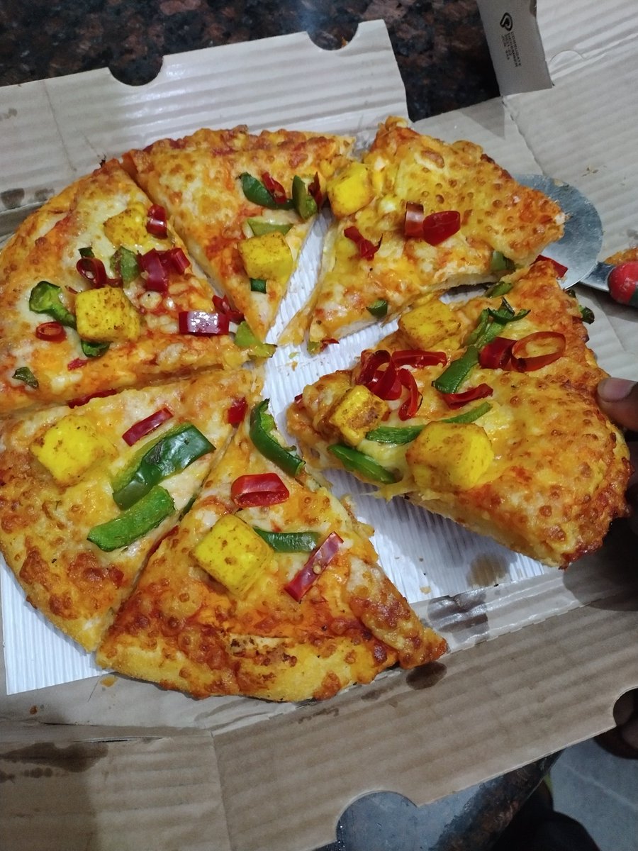 i_m_aka's tweet image. A New World under Covid19..and a New #CheeseBurstPizza without Cheese by @dominos @dominos_india..I didn't knew that Domino's has been hot so bad by Covid that they are taking money for services but not rendering them...#SHAME