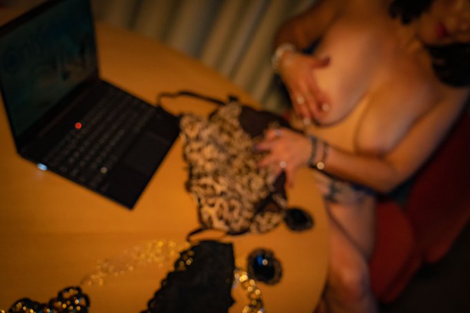 Daniela GRACE’s pics and videos