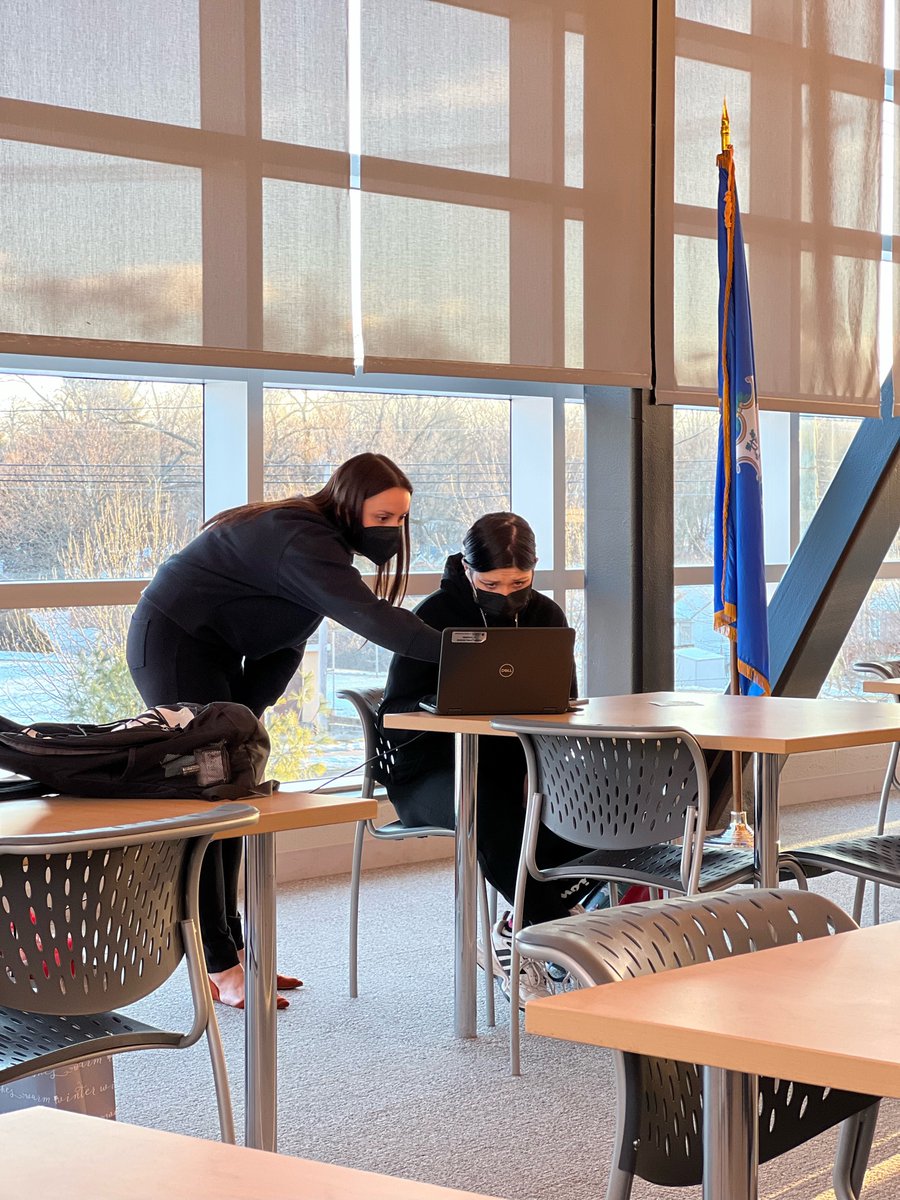 Happy Monday! 9th grade students are hard at work completing assignments for Q2! #plattmym <a href="/GEARUPMeriden/">GEAR UP Meriden & MxCC</a>