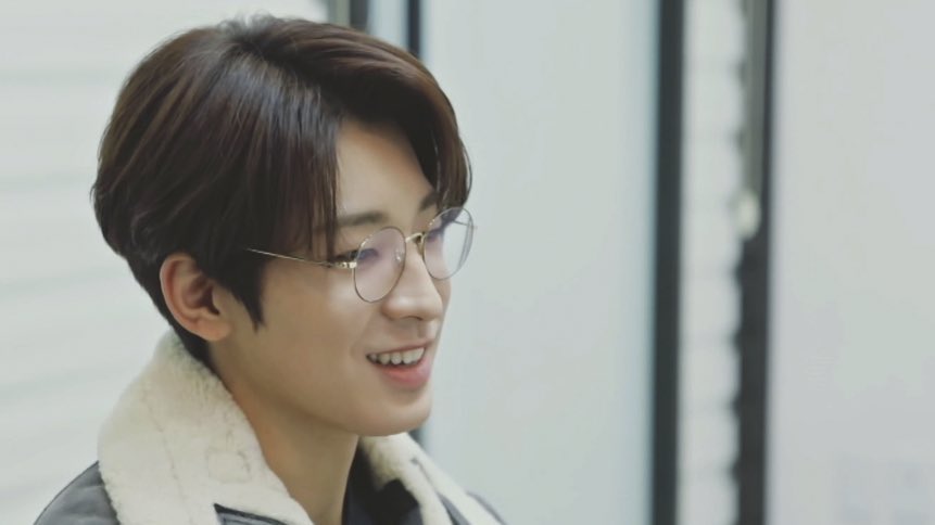 summersoceans's tweet image. 𝙨𝙝𝙪𝙩𝙩𝙚𝙧

kehidupan 𝘄𝗼𝗻𝘄𝗼𝗼 awalnya begitu-begitu saja, kalau bisa dibilang cukup membosankan — sampai seorang bernama 𝗺𝗶𝗻𝗴𝘆𝘂 muncul begitu saja.