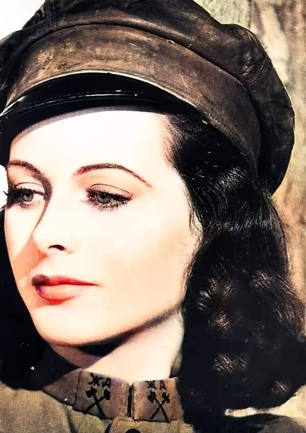 Acnorthall's tweet photo. Hedy Lamarr as Moscow street car conductress in 1940 film Comrade X.
#HedyLamarr #ComradeX #Moscow #SovietUnion #CCCP #USSR https://t.co/2f6KLCTFsp
