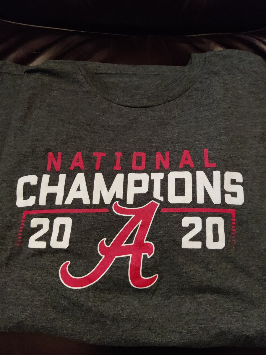 QuarkSpin's tweet photo. Getting one last wear out of this shirt today. I fully expect to have the need to buy a new one after this evening! #RollTide #DefendingNationalChampions #CFBPlayoff #BeatGeorgiaAgain https://t.co/sWNzlIqsVl