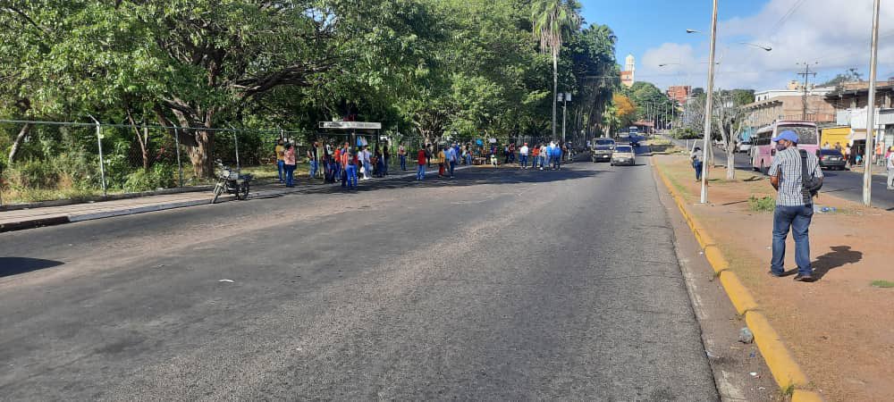 Sergio Hernandez (@comandosergioh) on Twitter photo Seguimos articulando acciones para el bienestar de nuestros ciudadanos, hoy equipos de <a href="/sattravimCBO/">SattravimCBO</a>, concejales y organismos de transporte realizan operativo para verificar las rutas establecidas, orden en las paradas bajo los protocolos de bioseguridad #JuntosContraLaCovid19 Seguimos articulando acciones para el bienestar de nuestros ciudadanos, hoy equipos de <a href="/sattravimCBO/">SattravimCBO</a>, concejales y organismos de transporte realizan operativo para verificar las rutas establecidas, orden en las paradas bajo los protocolos de bioseguridad #JuntosContraLaCovid19