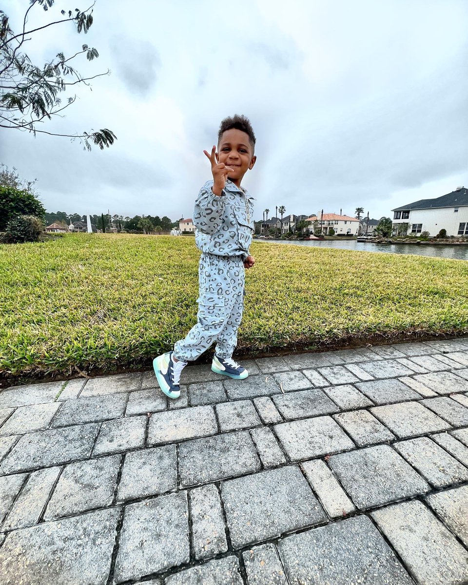 topplinekids's tweet photo. Monday is a state of mind. What’s yours?😁☺️ #motivation #startfresh #smilemore #bossmom #topplinekids #yearoffocus https://t.co/1Z3mY7haRm
