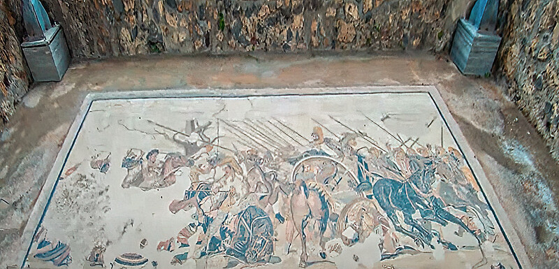 druidtombraider's tweet photo. For #MosaicMonday the replica of the famous Alexander at the Battle of Issus mosaic in situ at the House of the Faun at Pompeii courtesy of Mary Harrsch. #RomanArchaeology #Archaeology @KPW1453 @SaveRome @HawkeJon @romanarchaeouk https://t.co/ov19BXpzgu