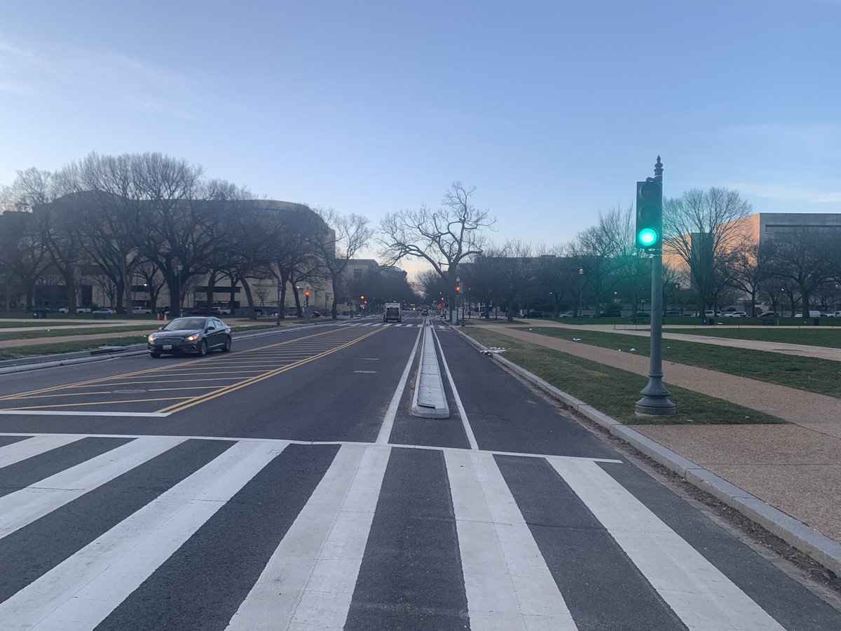 pkoonce's tweet photo. DC is upping their protected bike lane design and it is creating a great cycling network #dcbikes #TRBAM https://t.co/BhuzG4iz4n