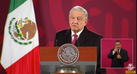 El_Universal_Mx's tweet photo. #ÚltimaHora 🚨 Amanecí ronco, me voy a hacer la prueba más tarde, pero yo creo que es gripe, afirma AMLO. https://t.co/bYza5n1j6b https://t.co/mfuvLZrjDt