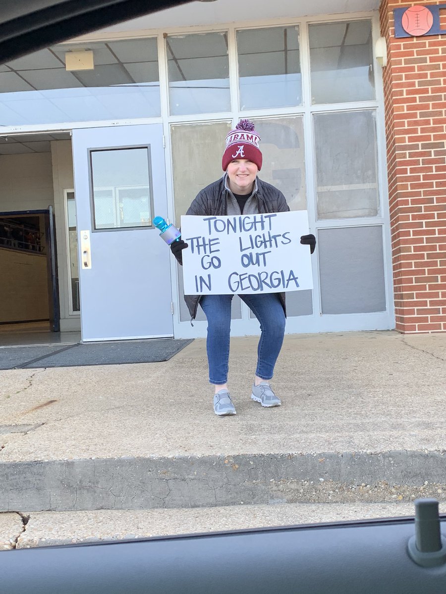 I can’t believe I’m saying this, but because of this warm welcome in the cold weather, Roll Tide Roll! 🤦🏾‍♀️❤️🐘 @theladyjuneau Thanks for being a #wholechildchampion #wholechildmonth