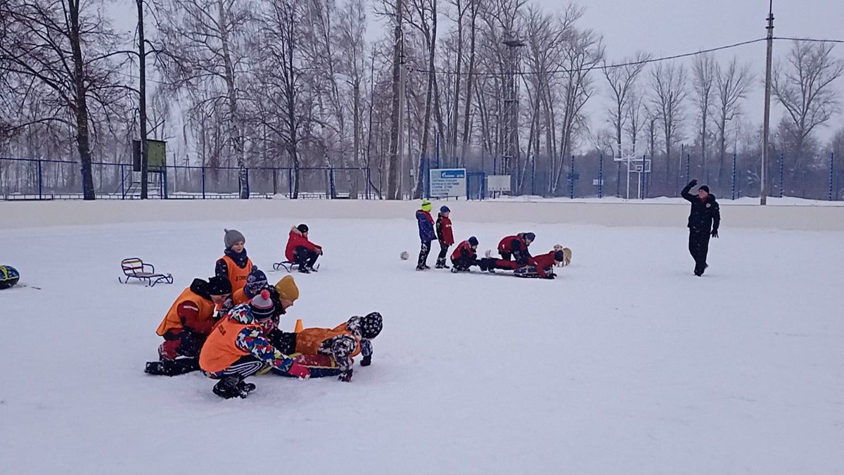 7 января на спортивной площадке ФОКа п. Товарковский прошли рождественские «Весёлые старты». Ребята весело провели время в весёлую зимнюю пору. 
#Новогоднийстрим
#Морозилка71