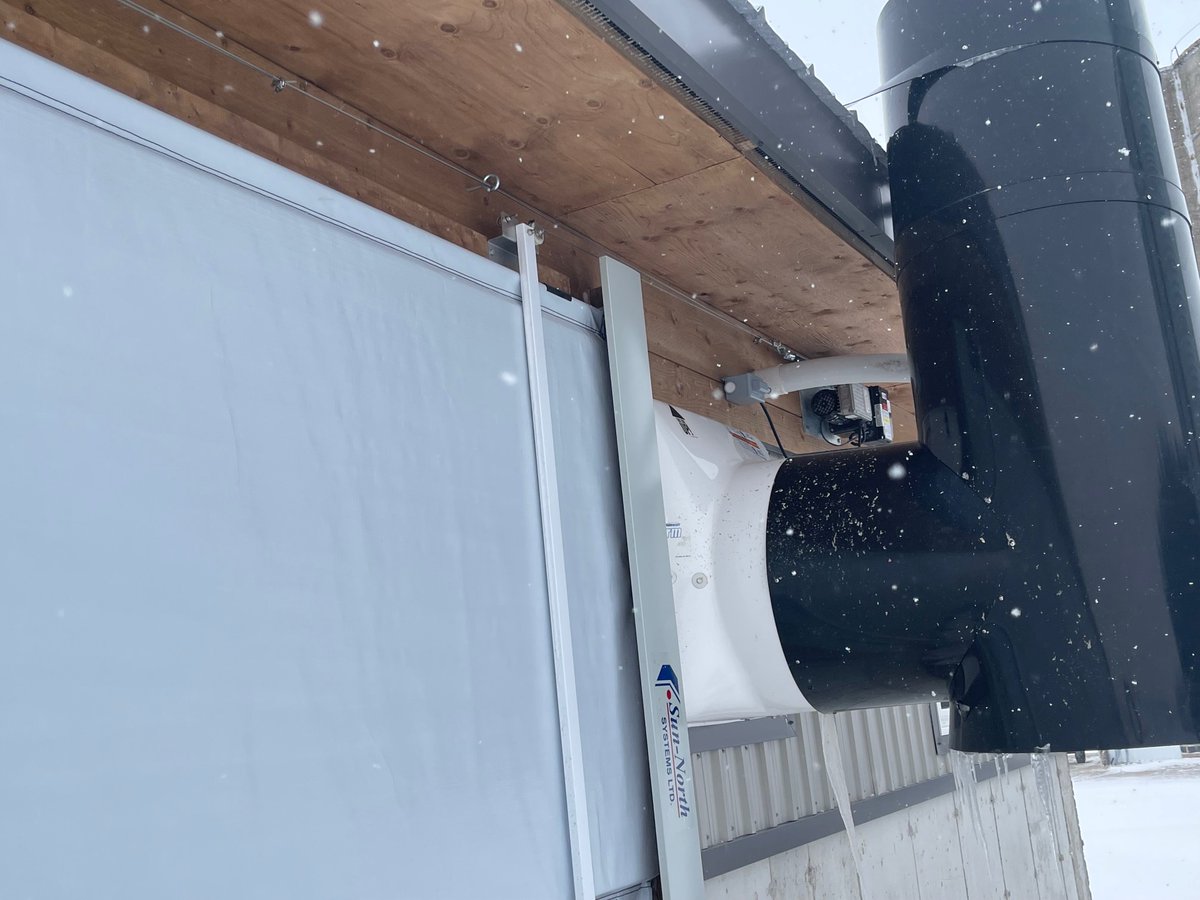 SunNorthSystems's tweet photo. This Altra-Seal Panel install is keeping the chill out of this 1800 head hog finishing barn in Southern Ontario! @schoondbros #OntAg #CdnAg #hog #hogbarn #hogfinishing #barnventilation #morethanjustcurtains #sunnorth https://t.co/tQ56z6pMLI