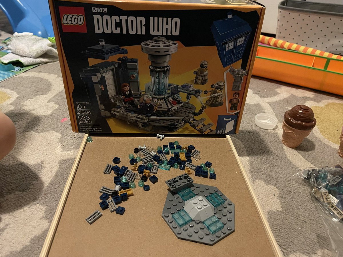 strummer_fain's tweet photo. Been sitting in the box for ages. Waiting for the right moment. Retired collector’s item &amp; all. Then your 3-year old looks at you &amp; says “let’s build the TARDIS tomorrow”, there’s little question about what you’ll be doing the next day. So, here we are. #DoctorWho #TARDIS #LEGO https://t.co/3bepybebtg