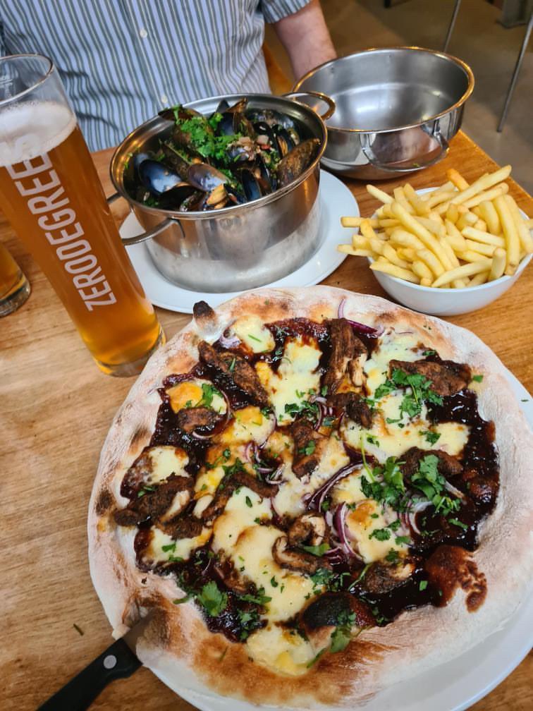 We love this picture from <a href="/carbswithkim/">Kim</a> ! Thanks for sharing 📸🤩🍻🍕
#pizza #Brewers #cardiff #wales #Influencer