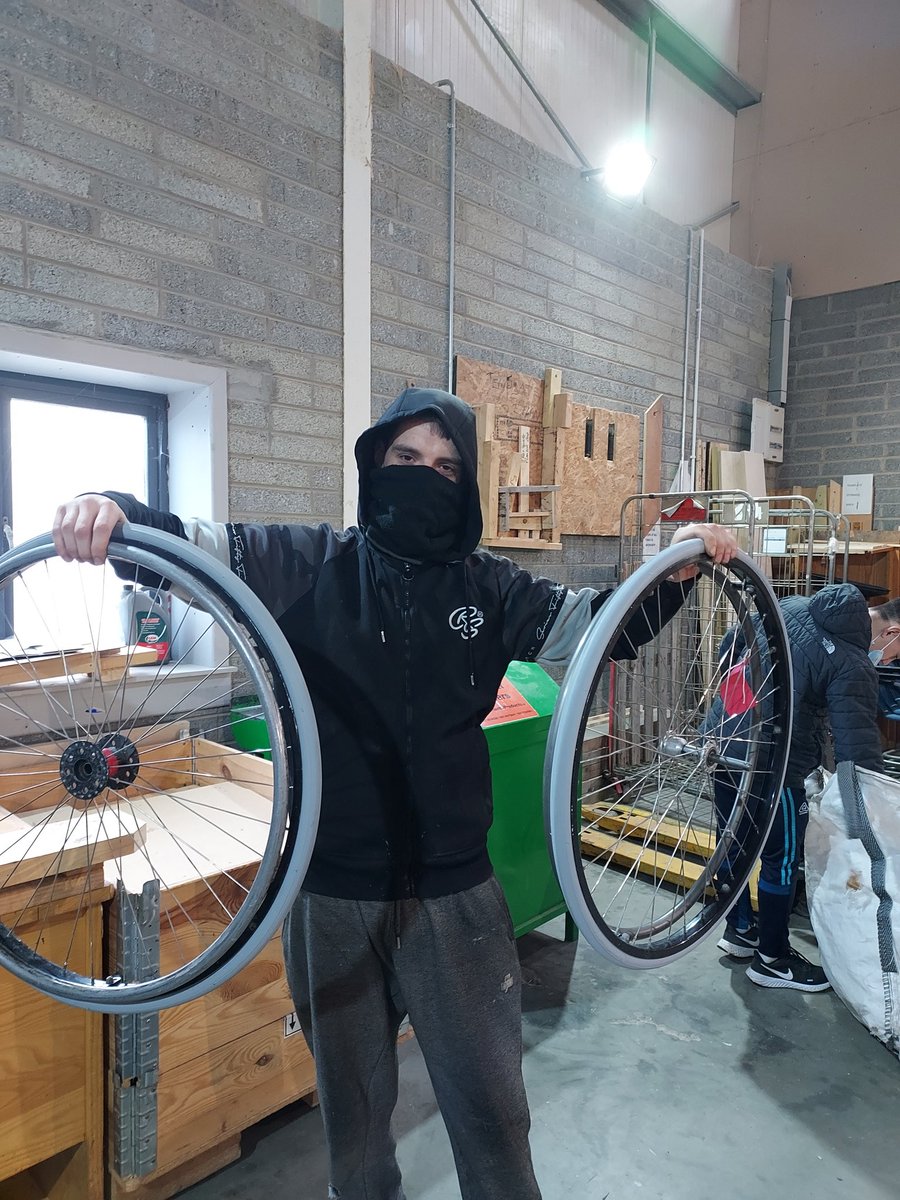 Last week was mostly spent straightening, tyring and tubing up wheelchair wheels for the Irish Wheelchair Association. Here's some that Matty prepared earlier 😅 Thanks for your support lads!