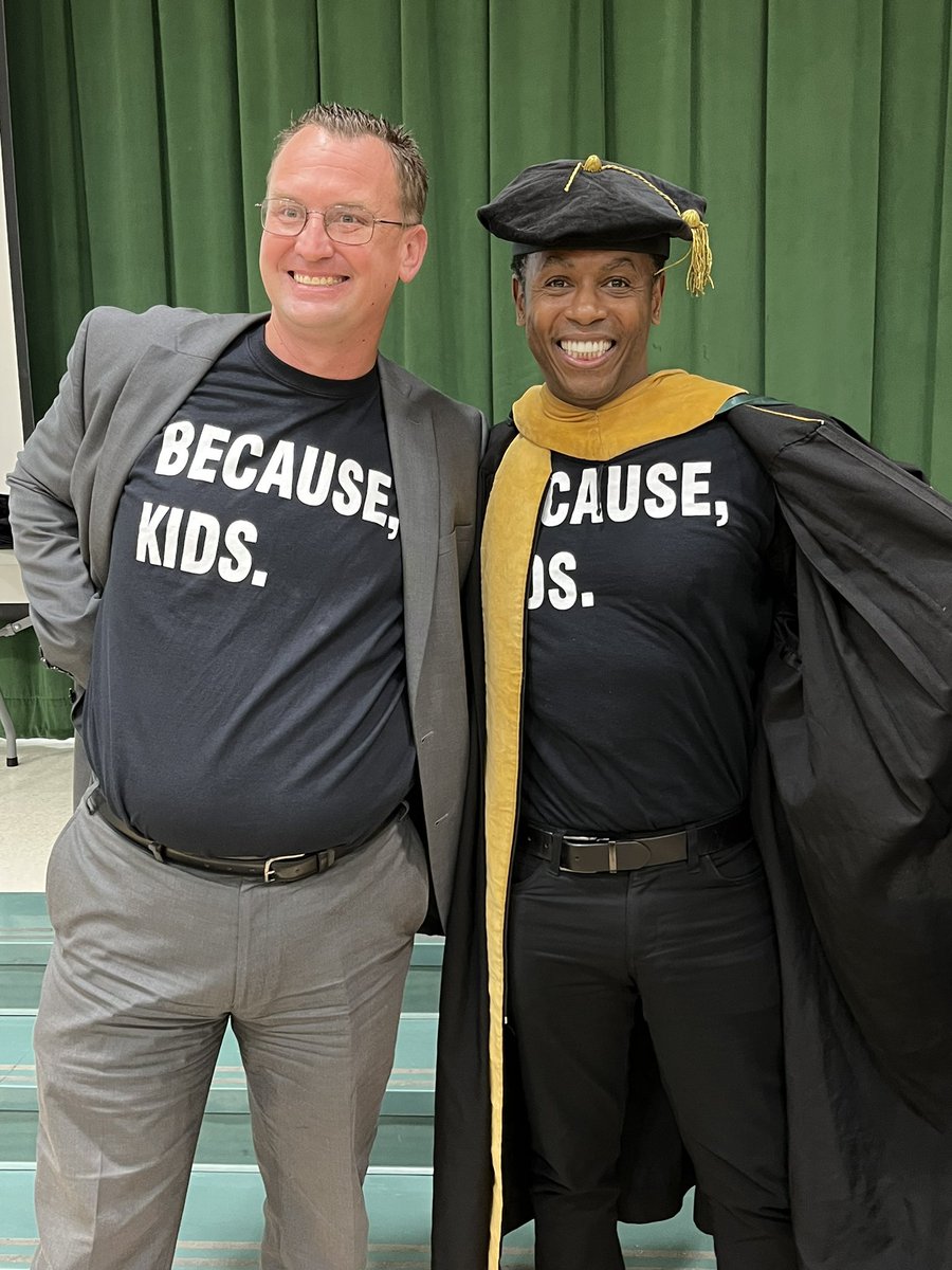 docspeaks's tweet photo. 🙏🏾Thank you @burtonschools for laughing 😆 & learning 🧐with me today! Here’s wishing you the best new year yet! #bsdstrong https://t.co/GBsIqmPi12
