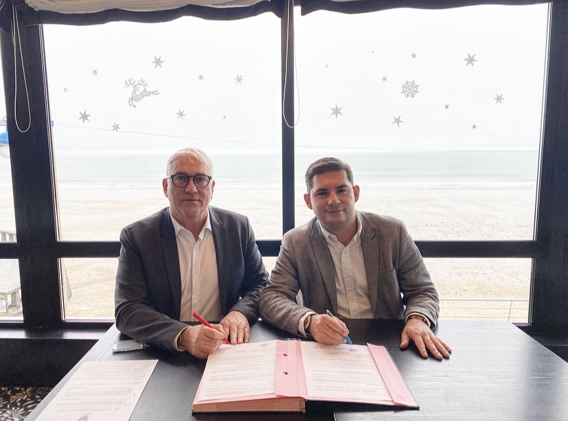 [OUVERTURE DU RESTAURANT PANORAMIQUE DU CASINO] 🎰🖋

📍Signature officielle de deux avenants entre la Ville de <a href="/22370Pleneuf/">Pléneuf-Val-André</a> et <a href="/Partouche/">Casinos Partouche</a> , pour permettre l'ouverture du restaurant panoramique du casino du Val-André en 2023. <a href="/LePenthievre/">Le Penthièvre</a> <a href="/TLGLamballe/">Le Télégramme Lamballe</a> <a href="/OuestFrance22/">Ouest-France 22</a>