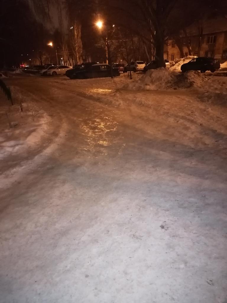 tn_clarkes's tweet photo. @Rudakov_i_a, @S_Fetisenko, @Kir_UM11
Загадка!! Сколько переломаных рук, ног, чмт, нужно дня снятия ледового покрытия по Енисейской, 37?
Закройте паспортный стол, откройте травмпункт, актуально очень!!!  Или опять нет средств? Дайте точные сроки устранения. https://t.co/zpZTjsLk2d