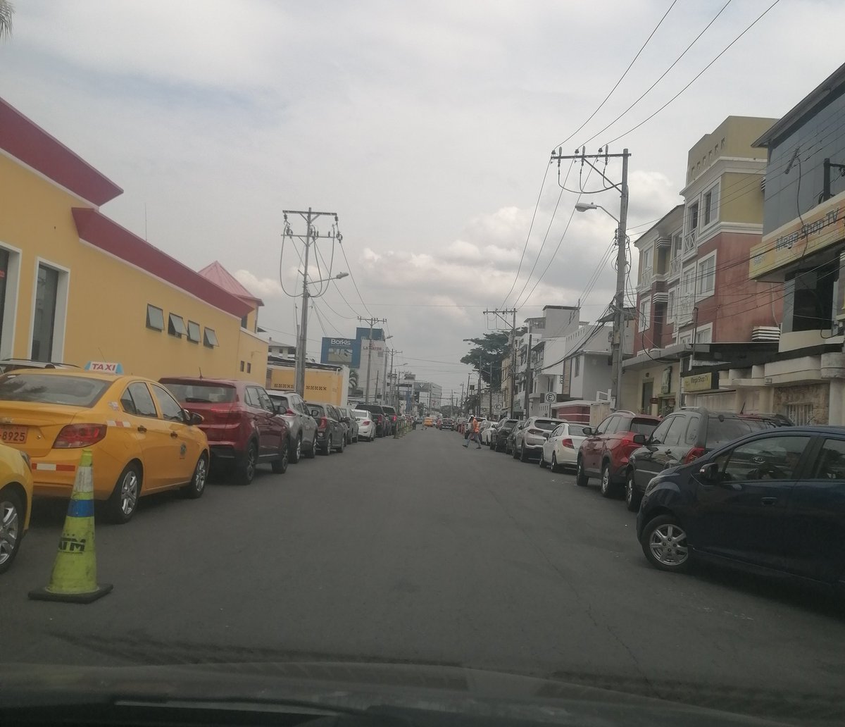 omaridrovo's tweet image. Estas 2 semanas serán de verdadera candela, todos a cuidarse amigos, nada de besos y abrazos a esos vaciles 😂😷, porque acabo de pasar por #Interlab y está reventando. #Guayaquil