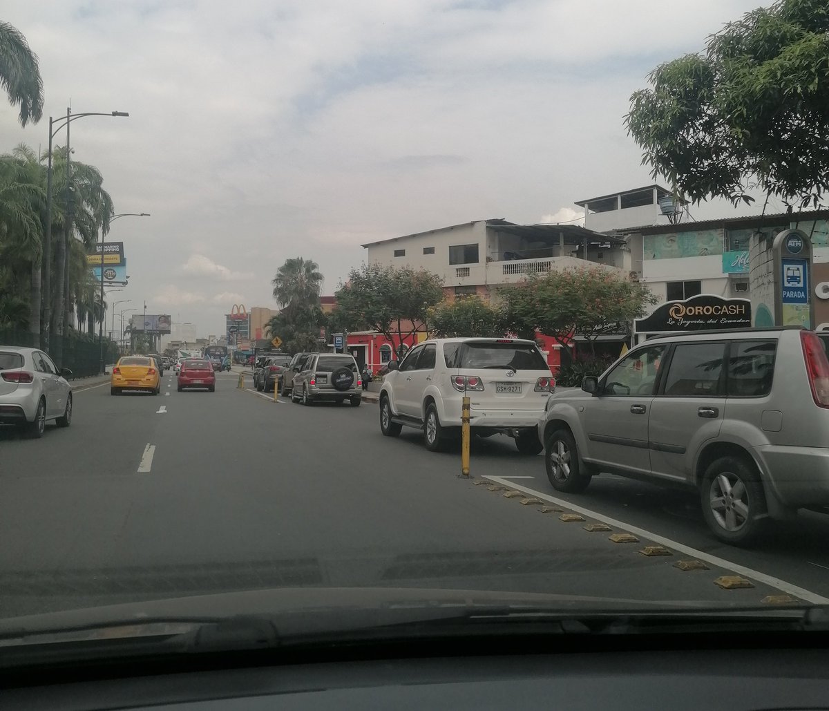 omaridrovo's tweet image. Estas 2 semanas serán de verdadera candela, todos a cuidarse amigos, nada de besos y abrazos a esos vaciles 😂😷, porque acabo de pasar por #Interlab y está reventando. #Guayaquil