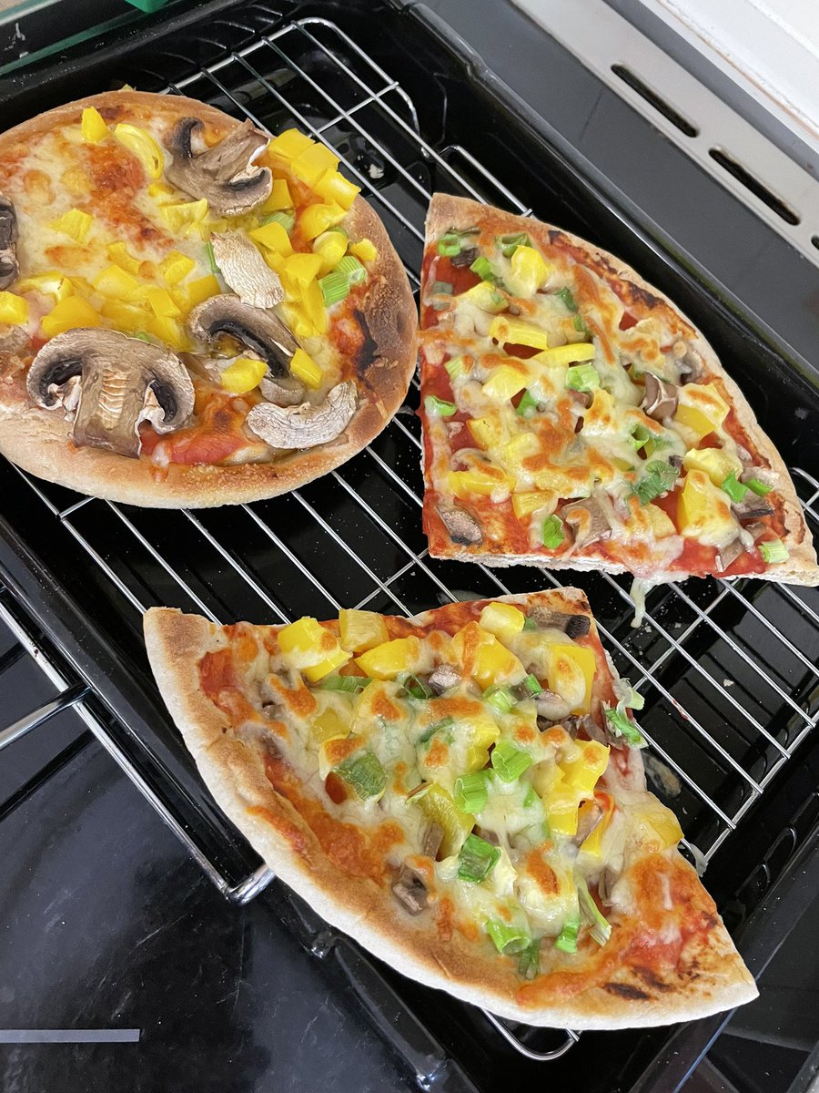 Year 7 + some chopping skills and a grill = some tasty pizza toast (some lovely presentation too) #huxlow #foodinschool looking forwards to stir fry on Friday 😀