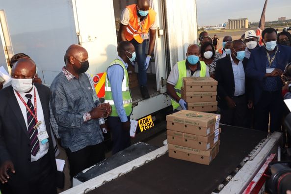PortCityKisumu's tweet photo. The first consignments of 16 tonnes of chillies left the Kisumu International Airport for the Europe market on board a @KenyaAirways export cargo plane.
#GoFreshGlobal #OpeningOpportunities https://t.co/fnBLgzlLs7