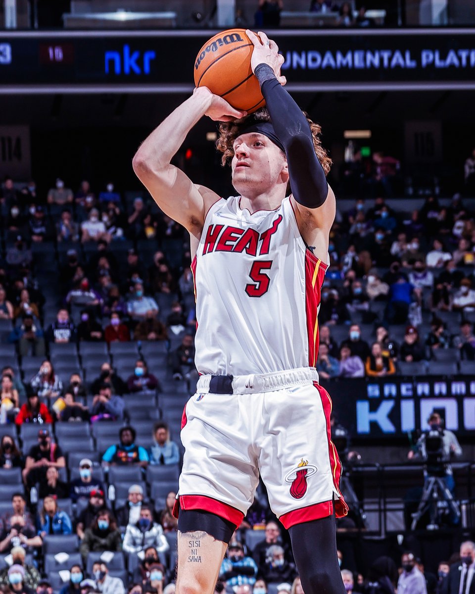 MiamiHEAT's tweet photo. OFFICIAL: The Miami HEAT have re-signed guard Kyle Guy and forward Chris Silva to 10-day contracts using the COVID-Related Hardship Allowance - https://t.co/vBI2hBa5B4 https://t.co/t2EF1t47Qa
