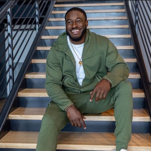 MAINHUNCHO's tweet photo. Green is just my color. 💵 https://t.co/uFQL3rPdop
