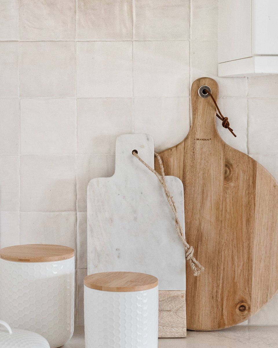 Happy Monday Instafriends! How did you start your day/week? No wrong answers!

1) with a big ol cup of coffee!
2) water water water! 
3) slowly…
4) a workout! 
5) on the wrong side of the bed!
6) other 

📸 by @soniavphoto

#KitchenDesignInpso #KitchenDesignTrends #Texture #T