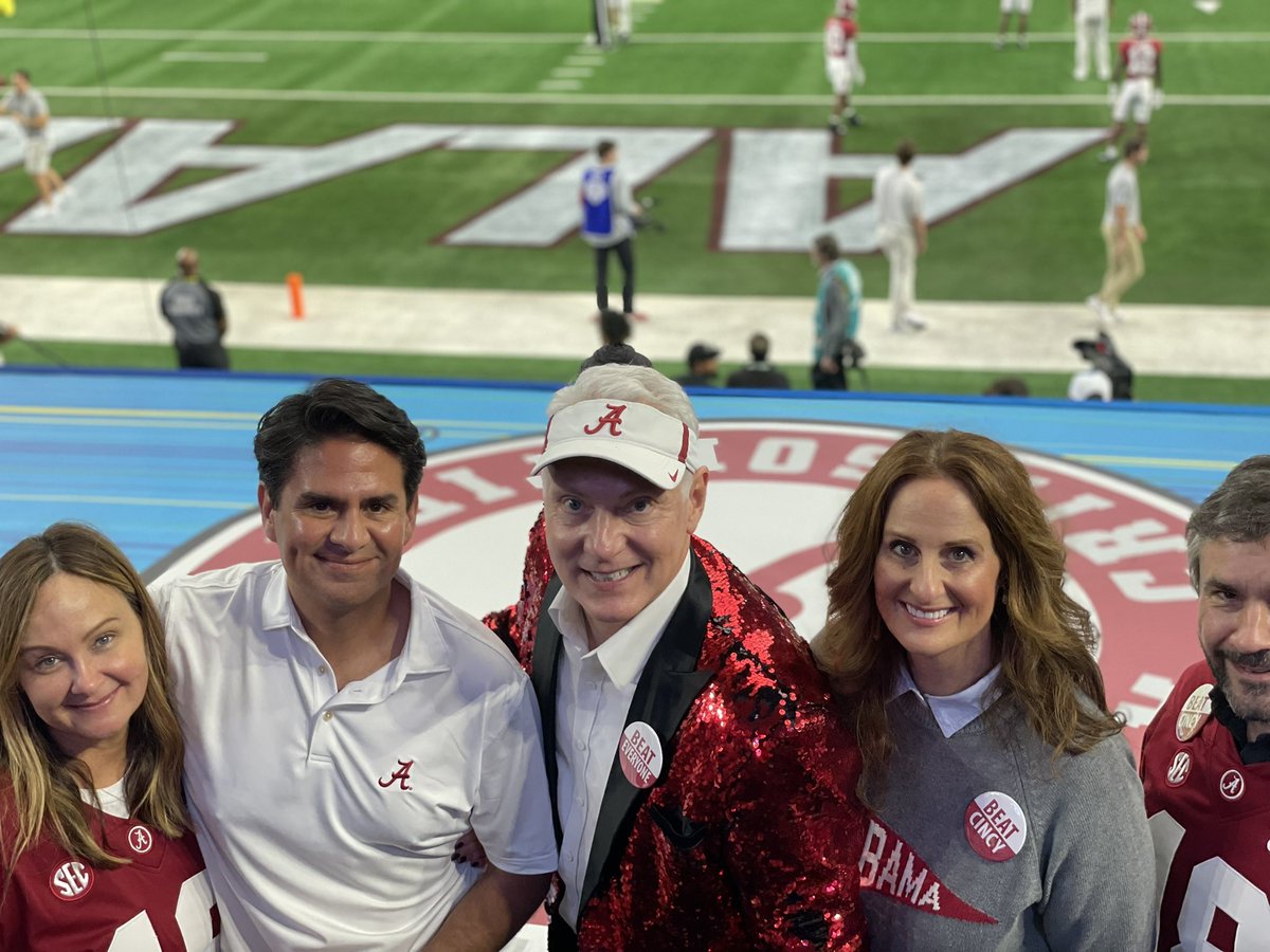 KipHoustonTX's tweet photo. @secthismorning please sign the cups. Roll Sparkly Tide. #rolltide  #beatugaagain  38-17 this time. https://t.co/1rAXMfvhJR