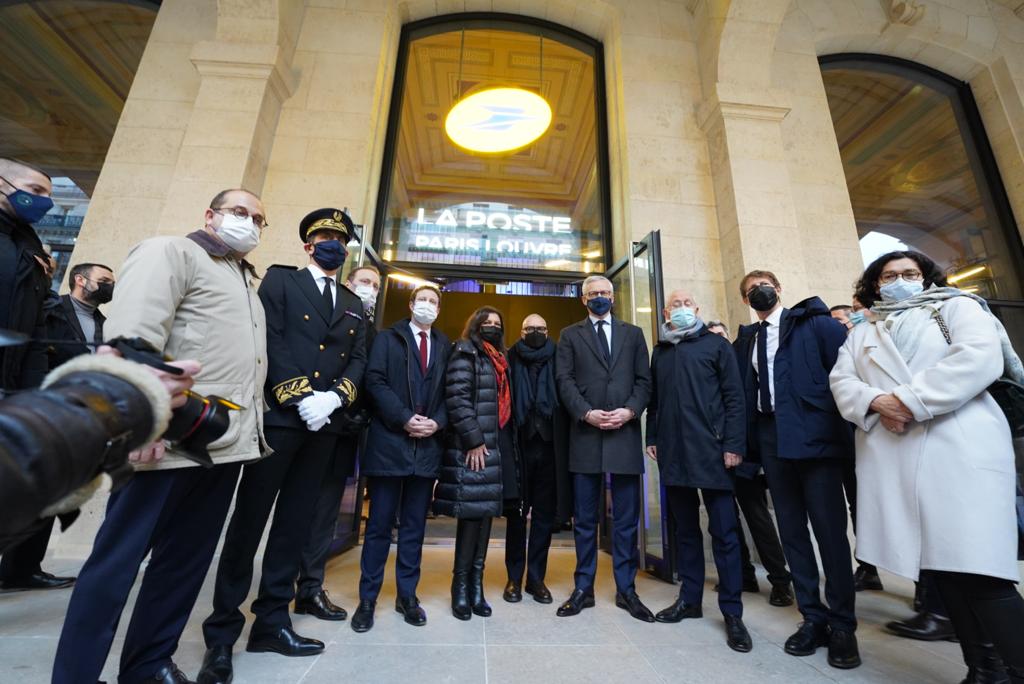 VGueidier's tweet photo. Inauguration de #LaPosteduLouvre avec @BrunoLeMaire @Anne_Hidalgo @CBeaune @SylvainMaillard :
32 000m2 au coeur de Paris, un lieu emblématique qui s'ouvre aujourd'hui sur la ville @GroupeLaPoste #transformation #proximite https://t.co/Gi2JQ7aACg