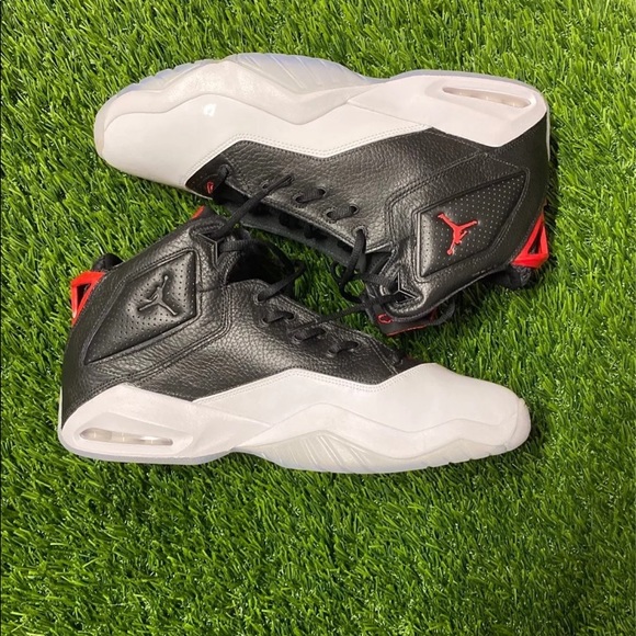_IanSalter's tweet photo. So good I had to share! Check out all the items I'm loving on @Poshmarkapp #poshmark #fashion #style #shopmycloset #jordan: https://t.co/hjHQO4X6Rm https://t.co/9YQ1cNLKwV