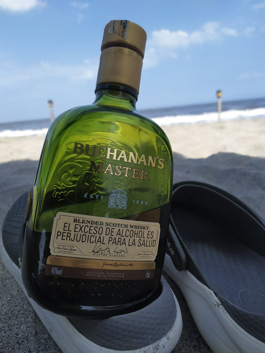 THEPENK0412's tweet photo. Salud 🥃 Por los que no están y nunca serán olvidados https://t.co/1fAw13Mx3K