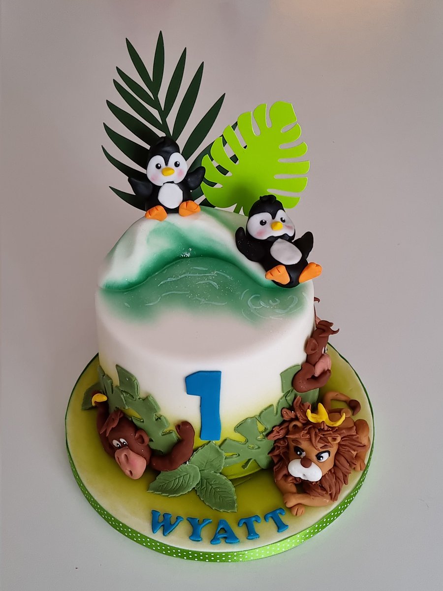 HenleysCake's tweet photo. First 1st birthday cake of 2022.. #wiltshirebaker #trowbridgecakemaker https://t.co/7GZ3DqZkRj
