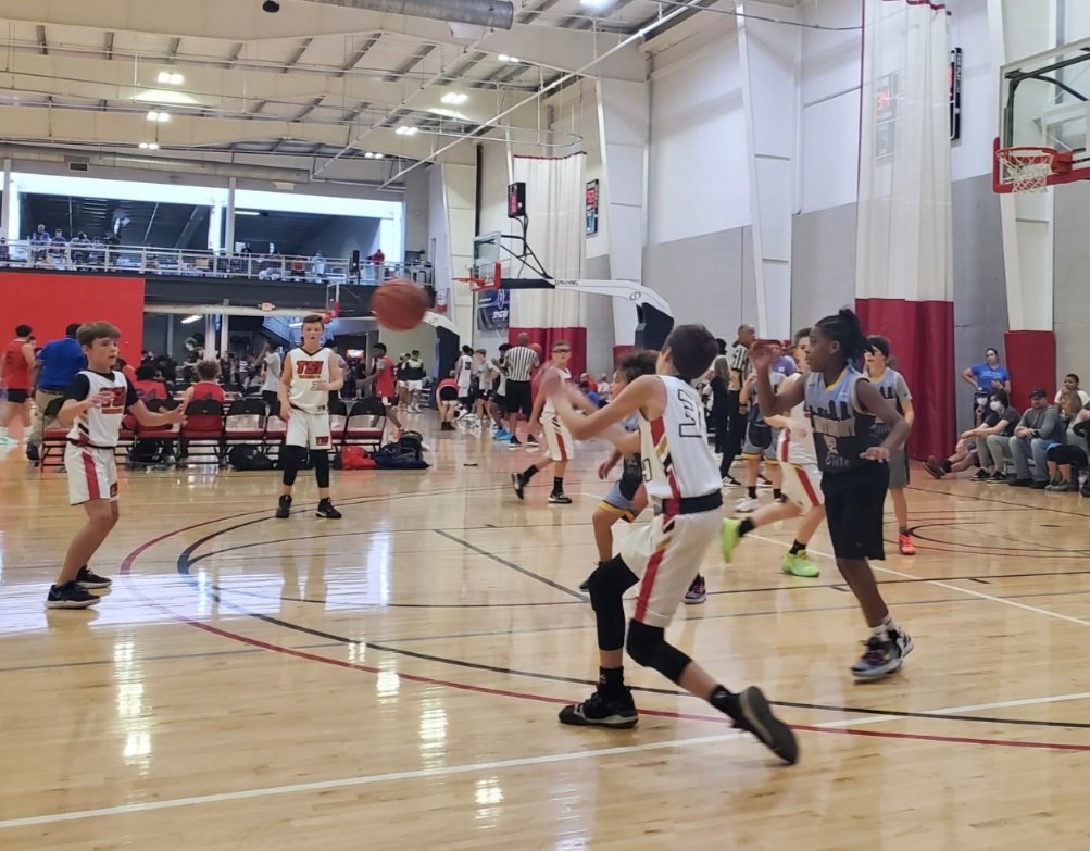 tsi2028's tweet photo. TSI 49 KY Ambition 11. Leading the way to the win, Andrew Nussbaum with 10 points, 5 steals, & 5 rebounds, Cash Richardson 8 points & 2 rebounds. #MBT #BattleOfTheMidwest #TSIFLASHBACKS https://t.co/jO1stXcHjv