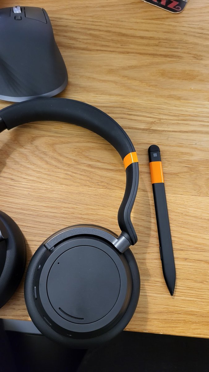 hamzza's tweet photo. #pimpt #SurfaceDuo2 and #SurfaceHeadphones 😆 https://t.co/0IUC7CkS4D
