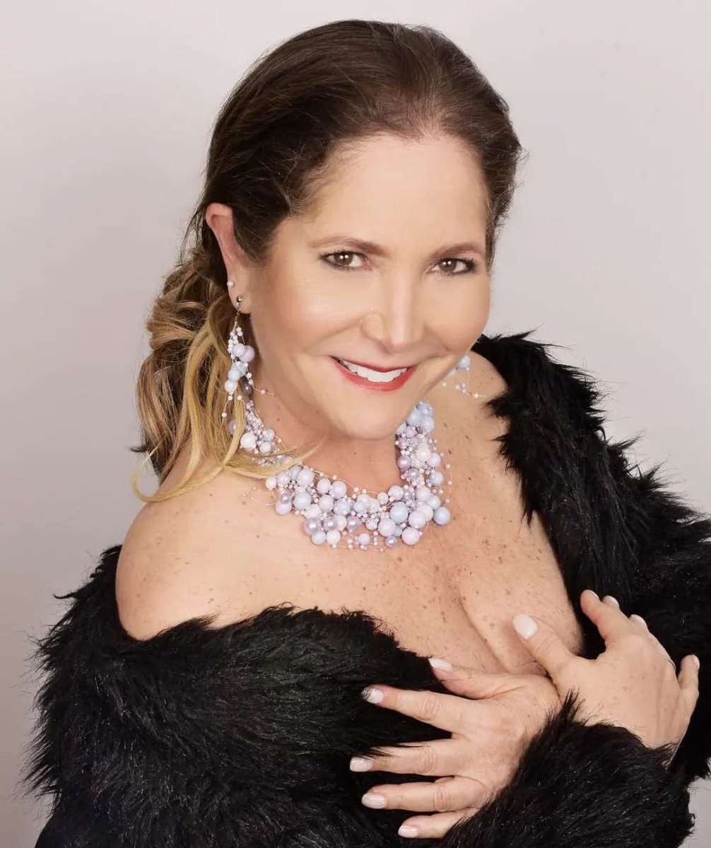 Familia en instantes recordaremos la entrevista con la gran actriz y presentadora <a href="/MartaLRuiz/">Marta Liliana Ruiz</a> 🤗❤️

¡No se la pierdan! 📺

#Bravissimo2022 #Actriz #Familia #Vida #Entretenimiento