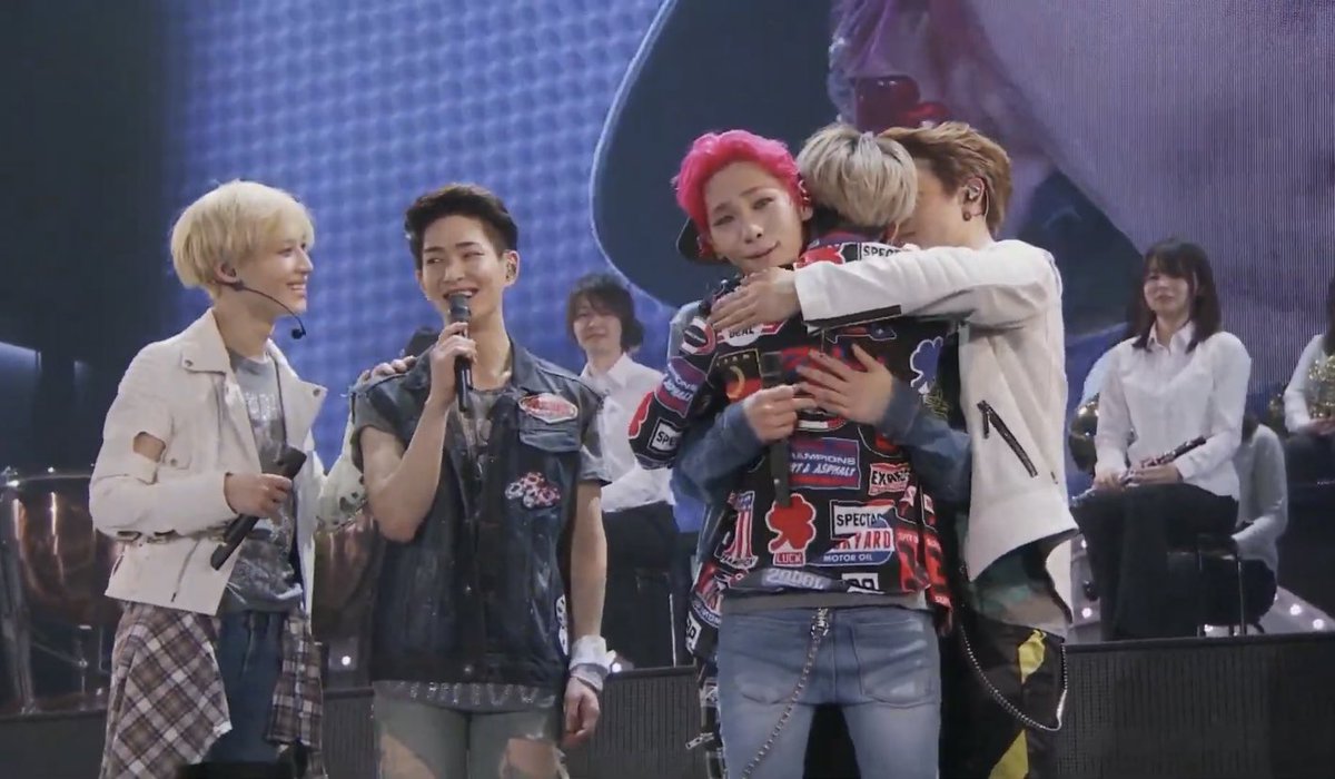 Kanawut__'s tweet photo. Thanks for being part of my life, to does all the things more light when it’s hard. Thanks for always me make smile! I love all of them with all my heart 💜💜
#SHINee
#ImYourBoy
#SW2014
#JONGHYUN
#KEY
#MINHO
#TAEMIN
#ONEW https://t.co/4wXM66pGUP