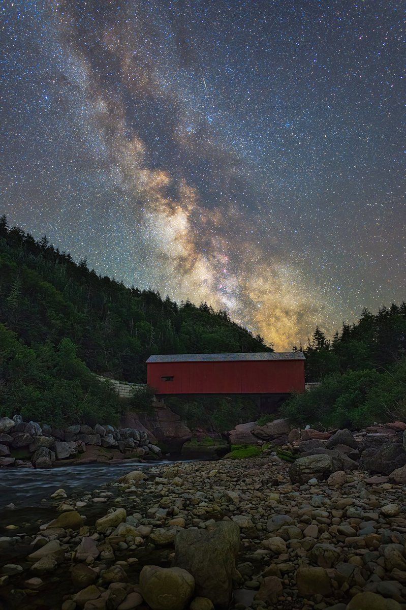 Photographed this covered bridge in Fundy National Park, it was an incredible night watching the stars dance in the sky! ✨🌠

#MilkyWay #nikon #astronomy #Astrophotography