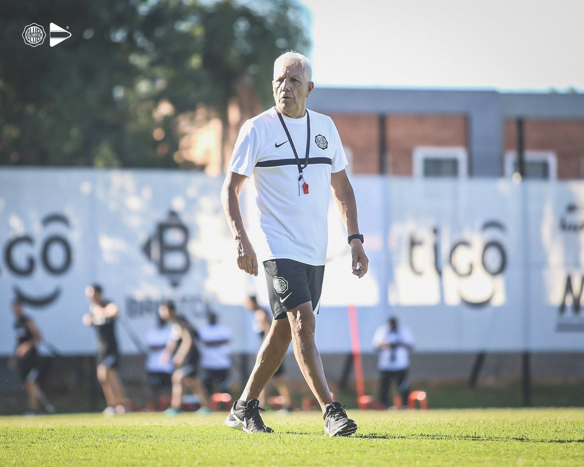 AREAFRANJEADA's tweet photo. El preparador físico Elvio Paolorosso, se sumó esta mañana a los trabajos del equipo en #OIMPIA 

- Trayectoria: Selección Paraguaya y Argentina, FC Barcelona, Newell's, Boca Juniors (entre otros). Vía @OlimpiaMedia

#𝗣𝗿𝗲𝘁𝗲𝗺𝗽𝗼𝗿𝗮𝗱𝗮𝗢𝗹𝗶𝗺𝗽𝗶𝗮𝟮𝟬𝟮𝟮 ⚪⚫⚪ https://t.co/6MQ2aGlmb7