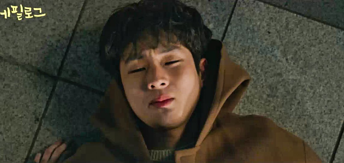 zygmaund's tweet photo. yeonsu&amp; choi ung were traumatized with different reasons. he was scared to be abandoned&amp;she was scared to hold on to someone for too long that she would forget reality.

both of them suffered&amp;all they needed is each other. genius writing😭
#OurBelovedSummer #OurBelovedSummerEp11 https://t.co/2yguvZfTCd