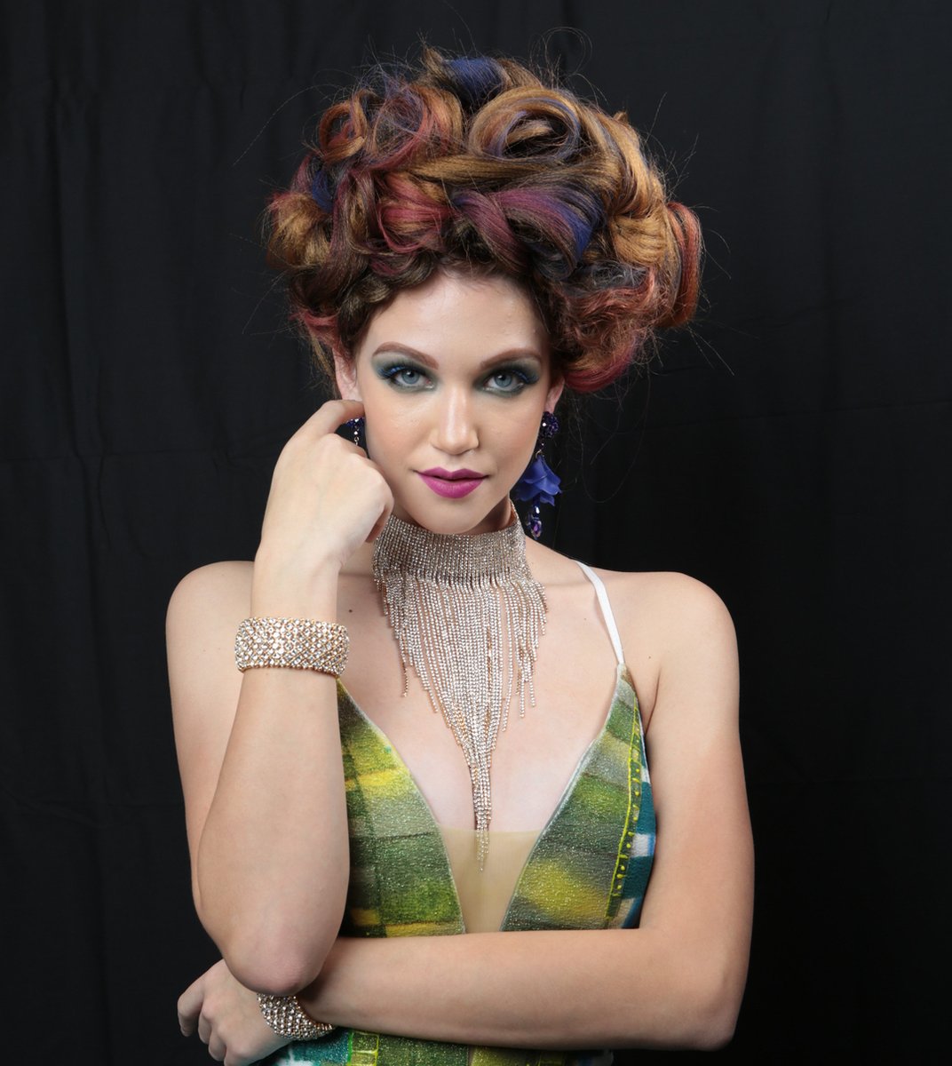 tippishorter's tweet photo. Colorful dresses called for colorful tresses! #photodump from the KC Art Coalition Coalesce show. https://t.co/K26fQSTORI