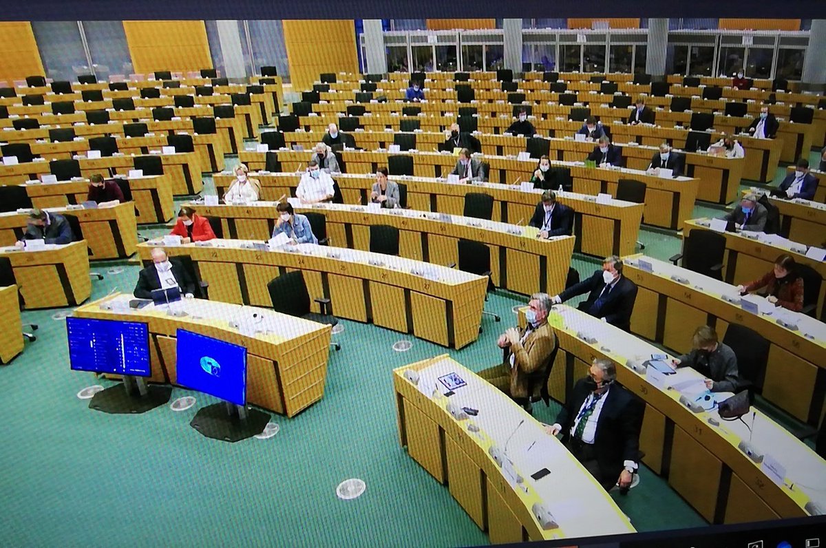 #LargeCarnivores debate at <a href="/EP_Agriculture/">AGRI Committee Press</a>
Chair @LinsNorbert strikes the point "Beyond wolves and the major predators, we have reached a stage in the EU, where it has come to review the #Habitats Directive from 1992. The situation then is completely different from the one now".