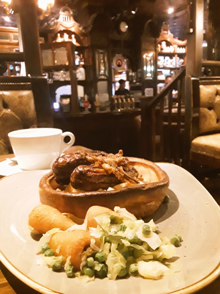 LondonersLondon's tweet photo. My #Dinner from @theclachansoho, #KinglyStreet @CarnabyLondon. Fantastic Victorian #pub steepd with history around @LibertyLondon & Police. #ToadInTheHole mash, gravy, vegetables & #Latte #Coffee. Exploring with 50% off mains #Deal from @Nicholsonspubs #LetsGuide #UniquelyLondon https://t.co/1LVWwB2Tzy