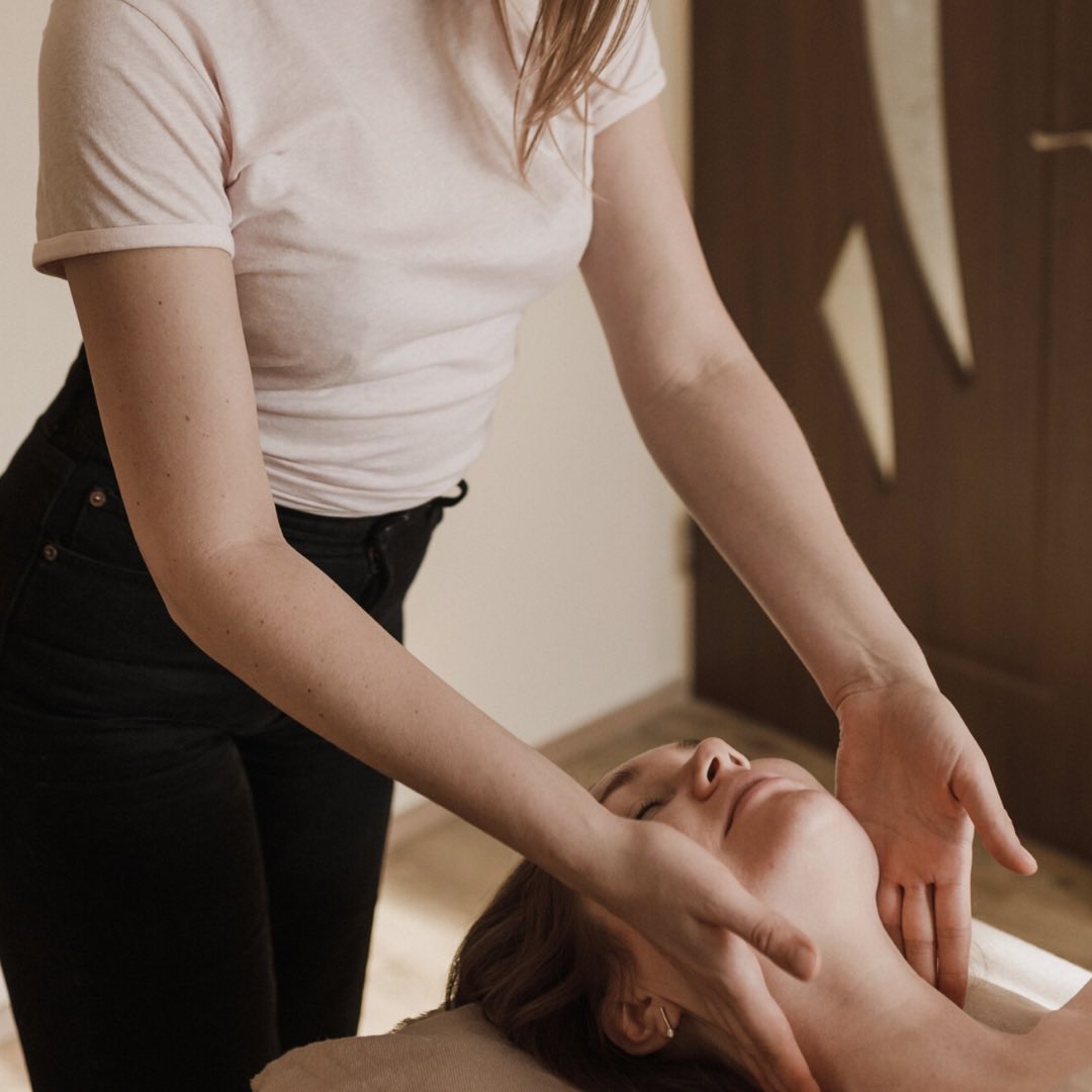 EuropeanSpaEdm's tweet photo. Did you know that massage therapy helps facilitate proper circulation throughout your body?

The pressure used to treat your muscles actually moves blood through congested areas and allows blood to flow in to previously constricted areas. 

Book online or via 780-481-5200 📞 #yeg https://t.co/oyWF7RpvuJ