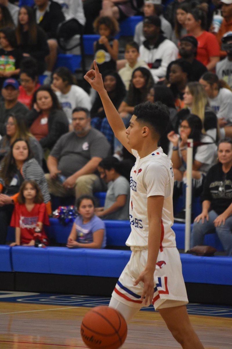 ddrreeww5's tweet photo. Gold ball season π€π½π₯·π½π
@Coogshoops @BRYANT_TAYLOR2 #HOSB https://t.co/vcuPZxItr6