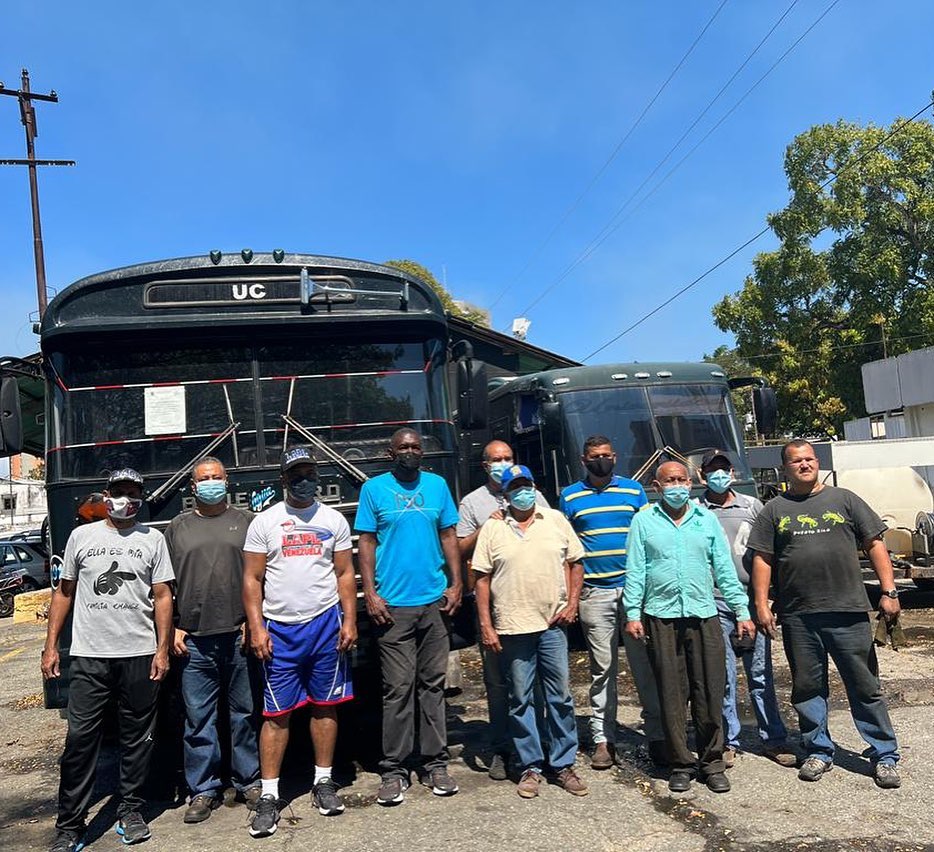 el_carabobeno's tweet photo. #10Ene | El pelotero venezolano y ex Grandes Ligas, Melvin Mora, anunció que junto a su fundación y el ex jugador de Trotamundos, Allison García, comenzó a recuperar las unidades de transporte de la Universidad de Carabobo que se encuentran dañadas o muy deterioradas. https://t.co/RA6KOJwhym