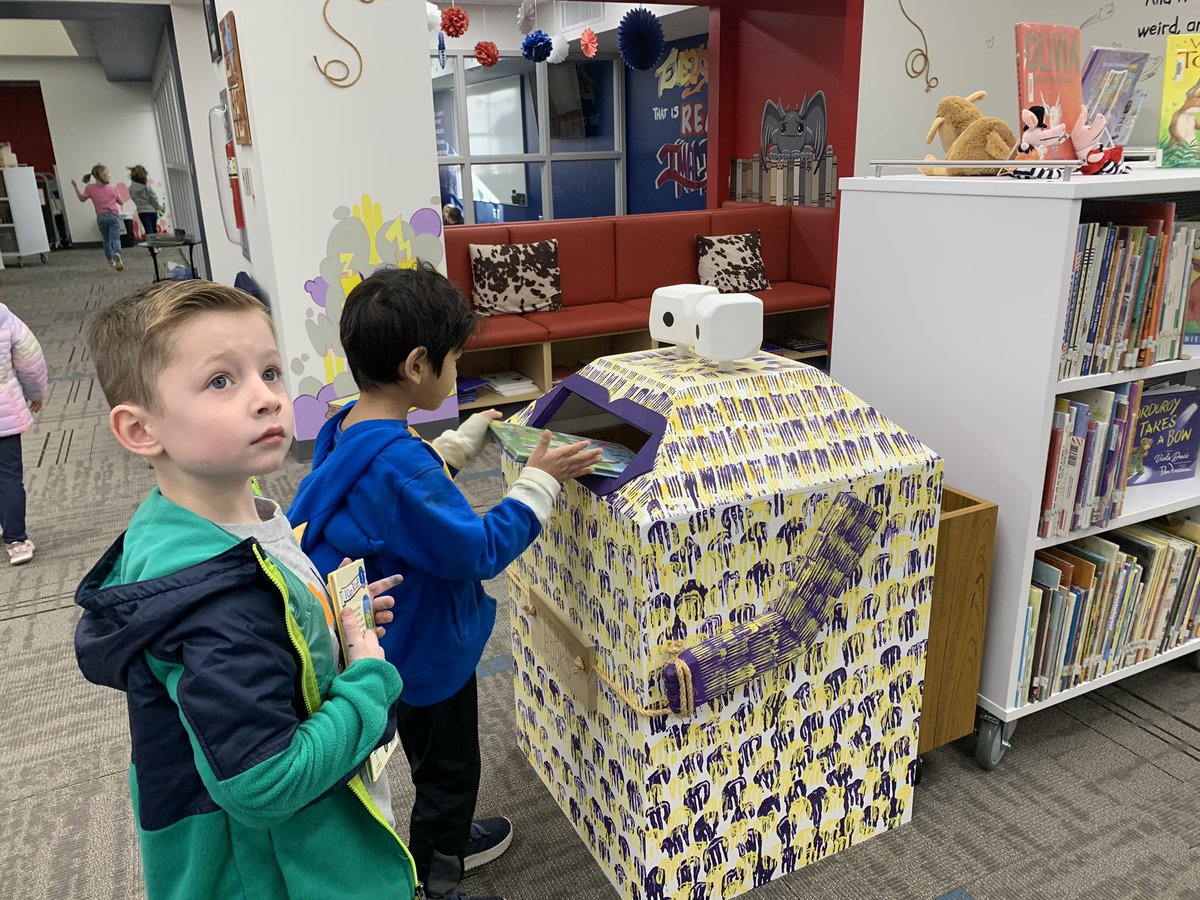 Our <a href="/BESTexans/">BESTexans</a> kinder classes loved “feeding” books this morning to our new book monster! A big THANKS to our talented resident carpenter <a href="/BESKaufmann/">Al Kaufmann</a> for this cool addition to our LC! #BESlib #FeedMeBooks