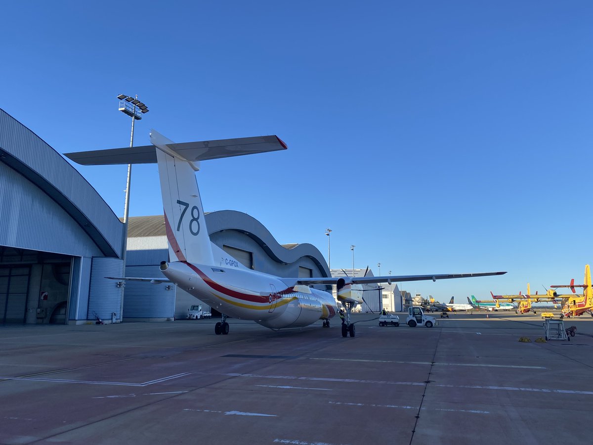 SecCivileFrance's tweet image. 🛬🤩 Le nouveau #Dash est arrivé ! 
Baptisé Milan 78, il vient renforcer la flotte de la Sécurité civile, qui compte désormais 6 Dash. 
👉 D'ici 2023, 2 appareils supplémentaires seront livrés pour participer notamment au dispositif de lutte aérienne contre les #FeuxDeForêt.